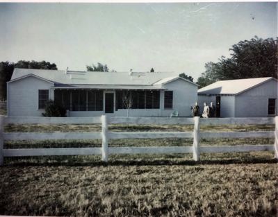 Louise, Anne and Ben Knight, Azle house